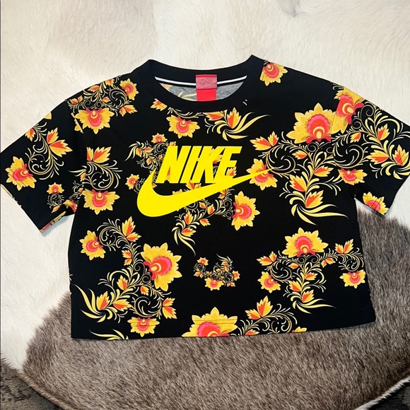 Nike Black and Yellow Floral Short Sleeve Tee (never worn) - Picture 4 of 6